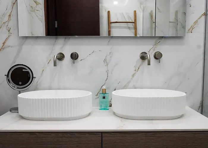 Villa Luxury Oasis In *